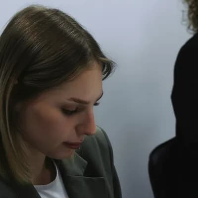 Юрист ЮК «ТОЧНО» разбирает документы клиента